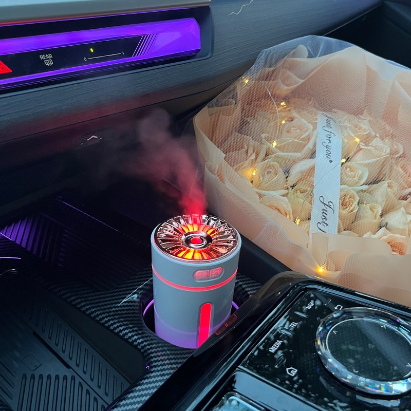 车载加湿器空气净化器一体汽车内智能喷雾香薰机除异味七彩氛围灯