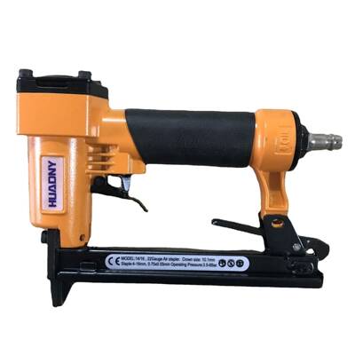 厂方使用空压机工作FS1416-A木工用气动码钉枪直钉枪码钉枪