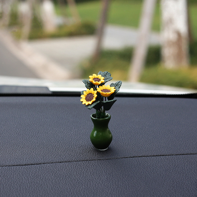 汽车中控台摆件高级感2023新款车载摆H件迷你花瓶向日葵车内饰用