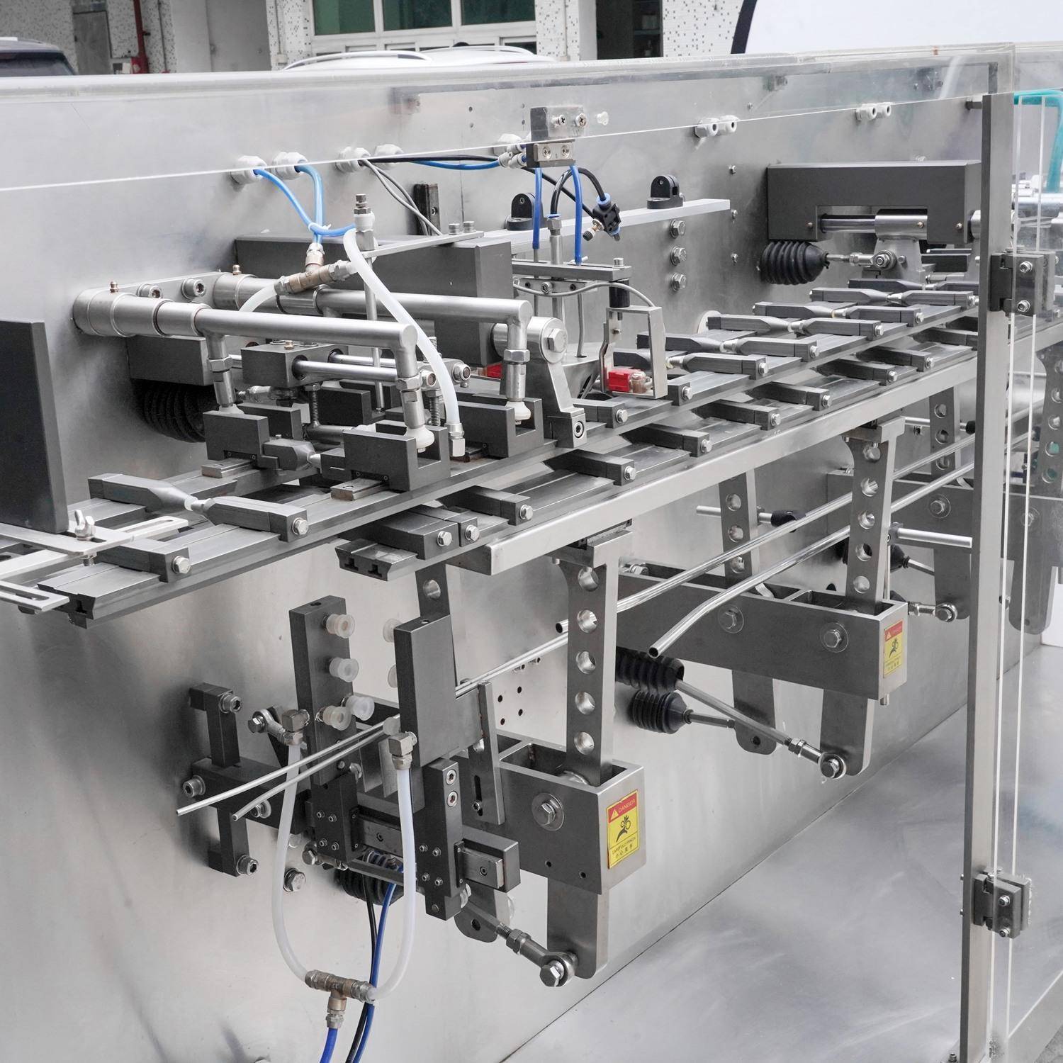 洗衣凝珠给袋式灌装封口，洗衣液给袋，全自动给袋机