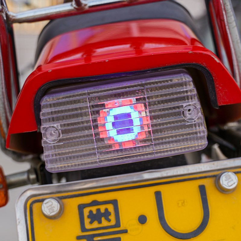 电动摩托车改装尾灯刹车灯 125踏板车爆闪led彩色灯泡天使眼灯泡