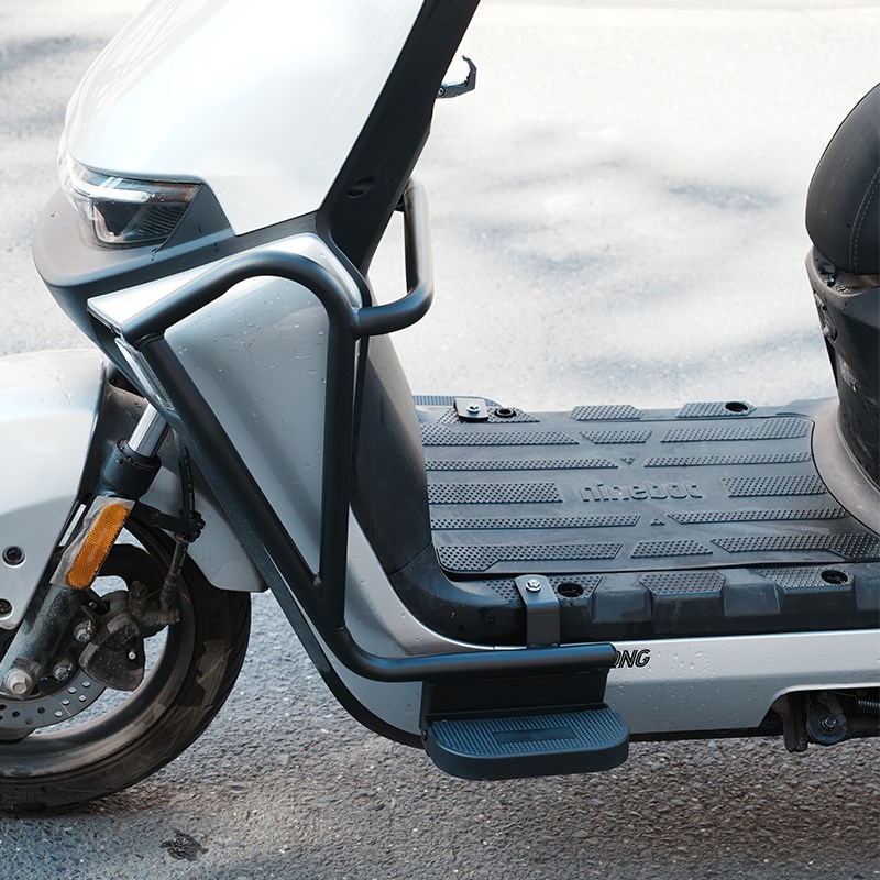 适九号M80C电动车保险杠M85C保护杠M95c防撞防摔杠脚踏款改装配件
