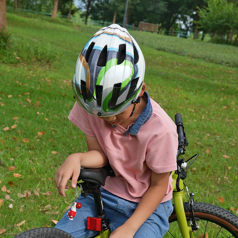 PMT儿童自行车骑行头盔青少年磁吸风镜款安全帽轮滑护具智能变色
