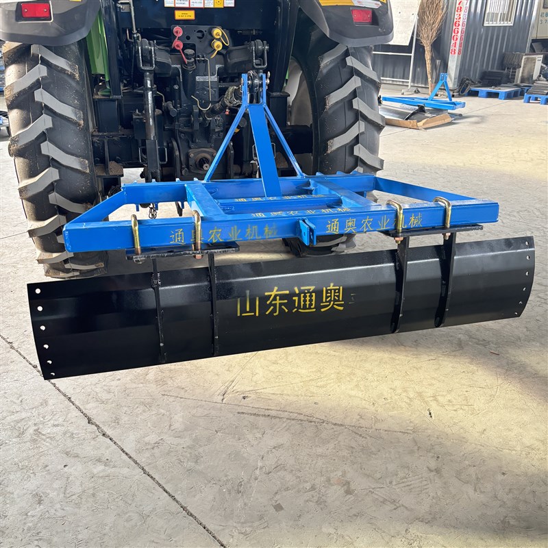 通奥四轮拖拉机带动刮平机整平刮土刮地机整平农田大棚使用刮板机
