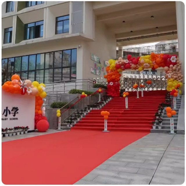 红地毯 一次性开业装饰红色纺布地垫 周年庆典展会派对剪彩婚庆