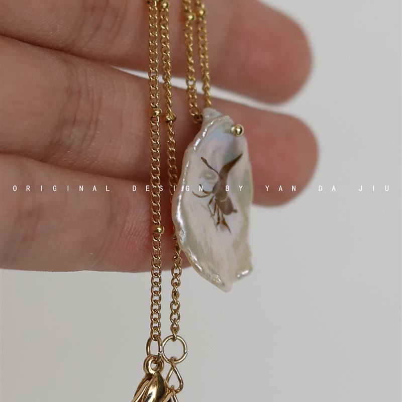 颜大玖原创《曲蝶》大漆描金工艺手绘蝴蝶新中式花瓣珍珠手作项链