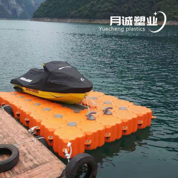 摩托艇新款海洋泊位水上浮桥塑料浮筒游艇游泳池钓鱼平台浮动码头