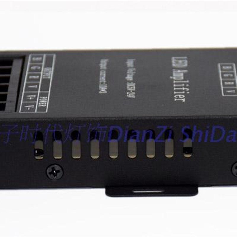 LED放大器 5-24V RGB分控器七彩灯条灯带三路放大器30A信号中继器