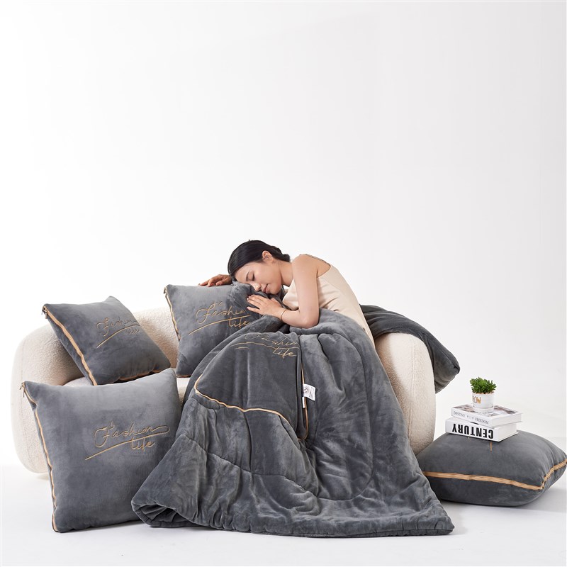 2米宽2.2米长8-9斤牛奶绒抱枕被子办公车载午睡空调被机洗不掉毛