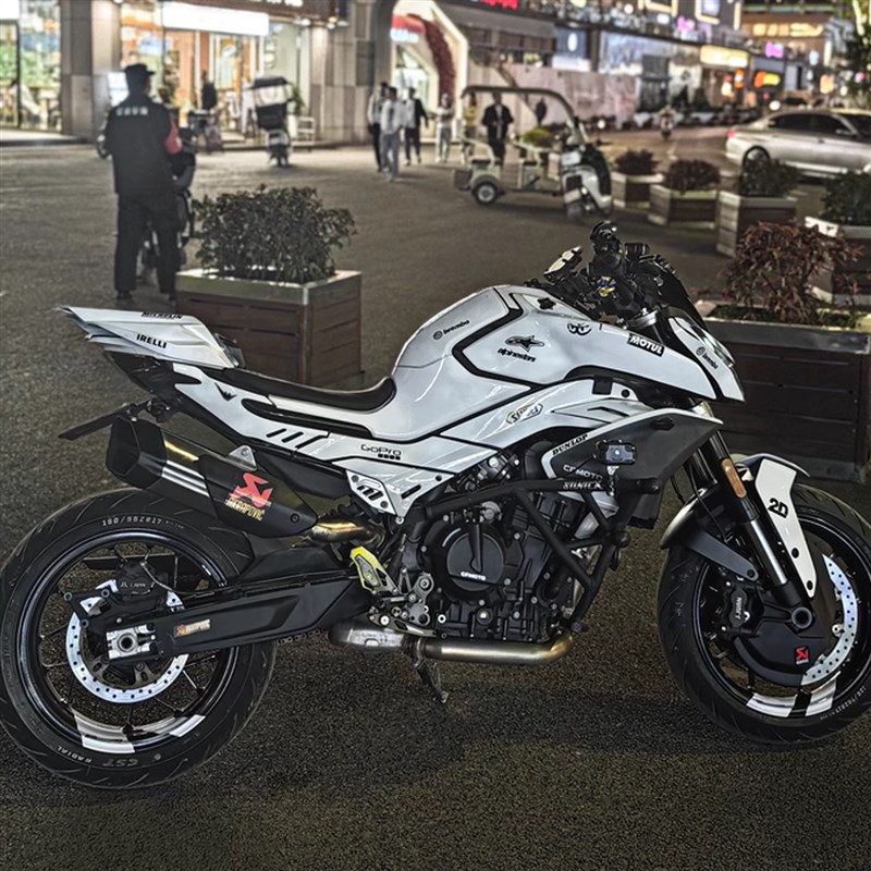 适用春风450SR/NK/800NK箭头轮毂贴纸轮胎装饰拉花改装防水贴纸