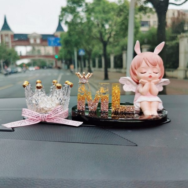 汽车高级创意个性定制字母女神网红车内装饰摆台摆件漂亮礼品安妮