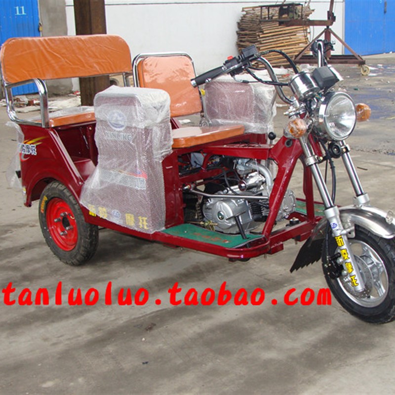 燃油残疾老年人代步正三轮摩托车载客拉人拉货二用接送小孩学生车