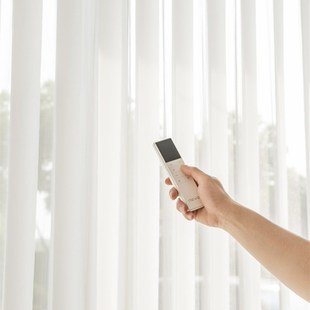 高端梦幻窗帘手电动纱帘垂直竖百叶客厅阳台网红智能轨道直帘遮光