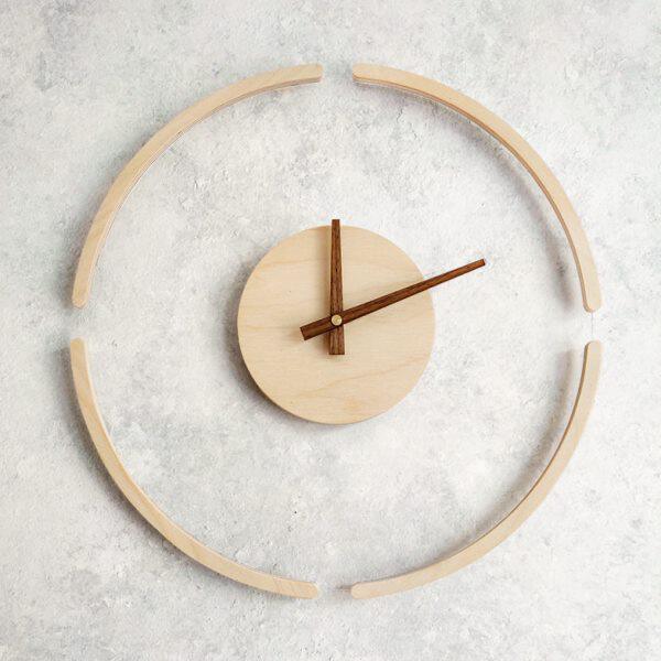 时尚家用创意透明悬浮挂钟北欧简约木制钟表家居客厅墙面装饰时钟