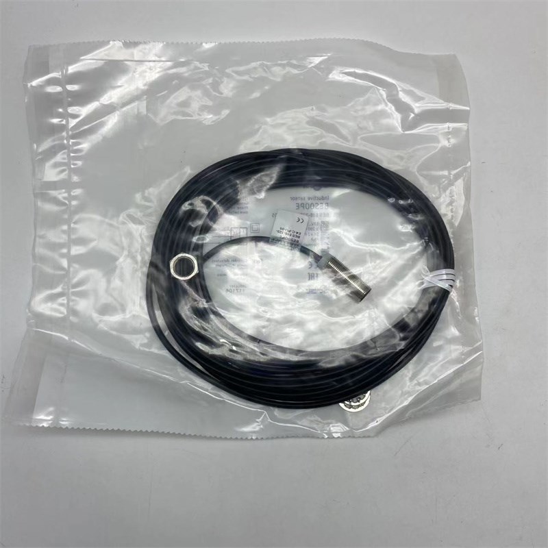 LFF巴鲁夫接近开关传感器ES 516-D325-E4-C-P-5 原装 现货