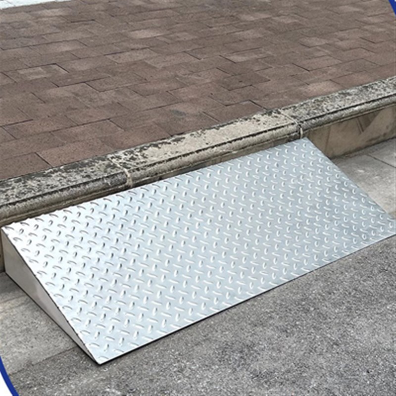 加厚不锈钢台阶斜坡垫防滑台阶垫门槛爬坡电动车推车货Z车爬坡辅