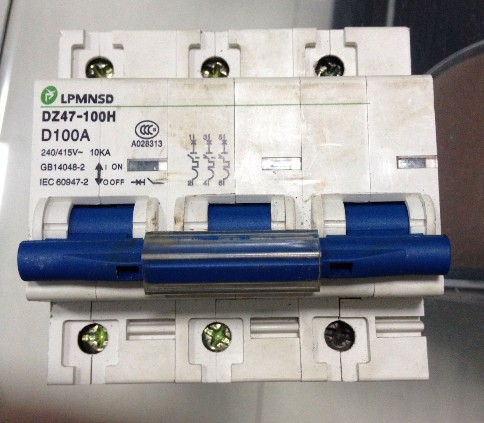梅尼诗德小型断路m器DZ47-100 3P D100A 小型空气开关