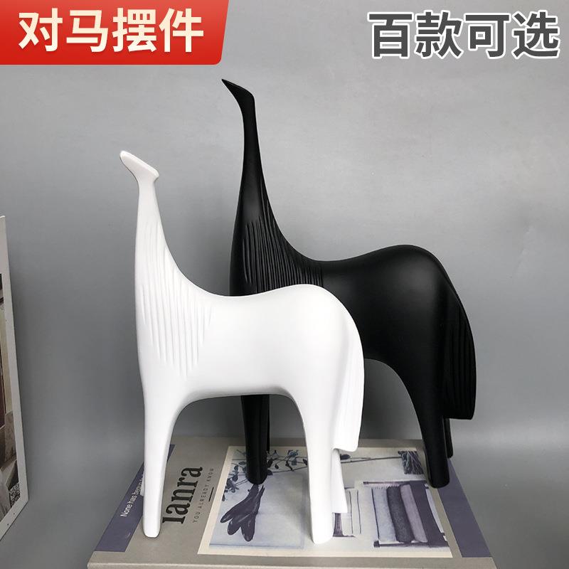 现代简约抽象对马摆件高档家居装饰品卧室客厅别墅软装工艺品
