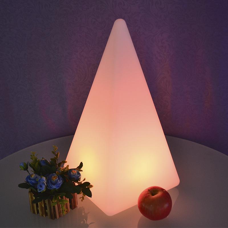 酷擎LED大金字塔商场户外装饰灯遥控变色发光造型灯