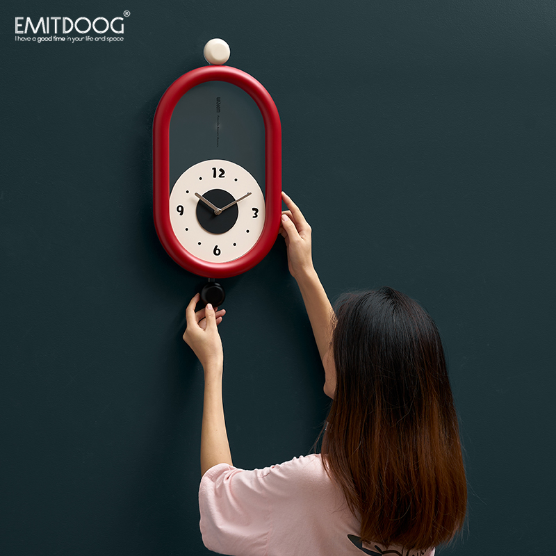 EOG免打孔客厅挂钟2023新款摇摆G创意钟表饭厅时尚大气装饰钟