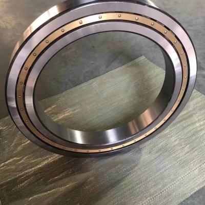 圆柱滚子轴承NJ18/558 内径558 外径680 厚度56mm