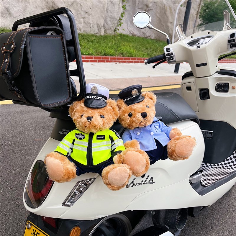 交通警察小熊警官制服网红熊公仔电动车摩托车汽车摆件玩偶装饰品