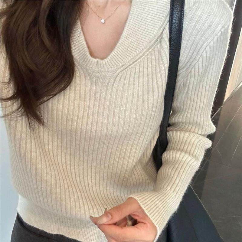 美式复古杏色v领长袖简约毛衣女秋冬高级感显瘦内搭打底针织上衣,女装/女士精品,POLO衫,淘宝优惠券,粉丝福利购,淘宝优惠卷