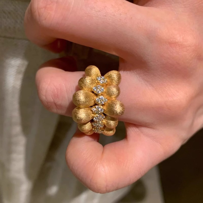 925镀银复古手k工拉丝缎带咖啡豆戒指轻奢气质镶钻织纹雕金