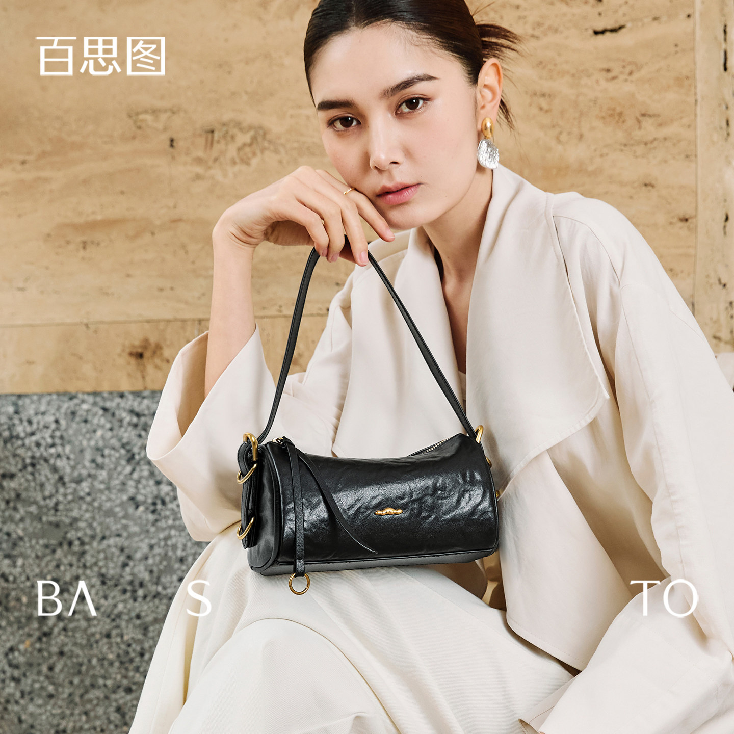 百思图包包女士2026新款斜挎包女小包高级感枕头包百搭单肩包女包