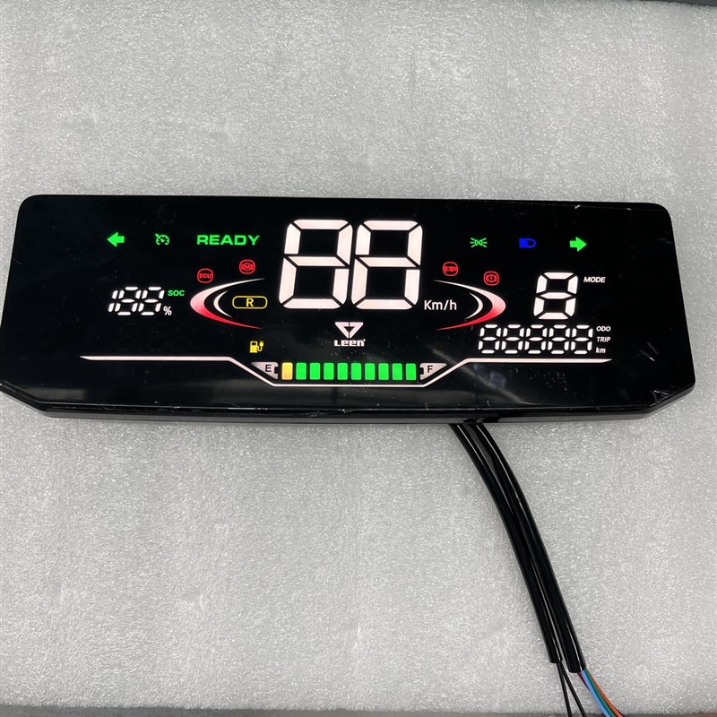 新蕾T2T9M5电动车同款款仪表 超大满屏显示 贯穿式流水.灯电压可