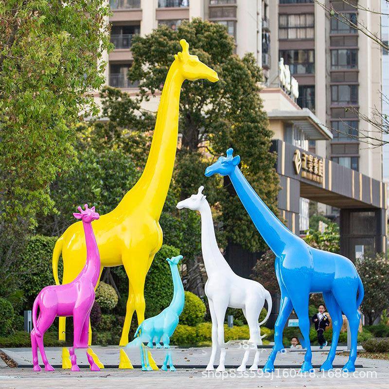 动物玻璃钢长颈鹿雕塑园林抽象几何长颈鹿景区公园售楼部动物雕塑