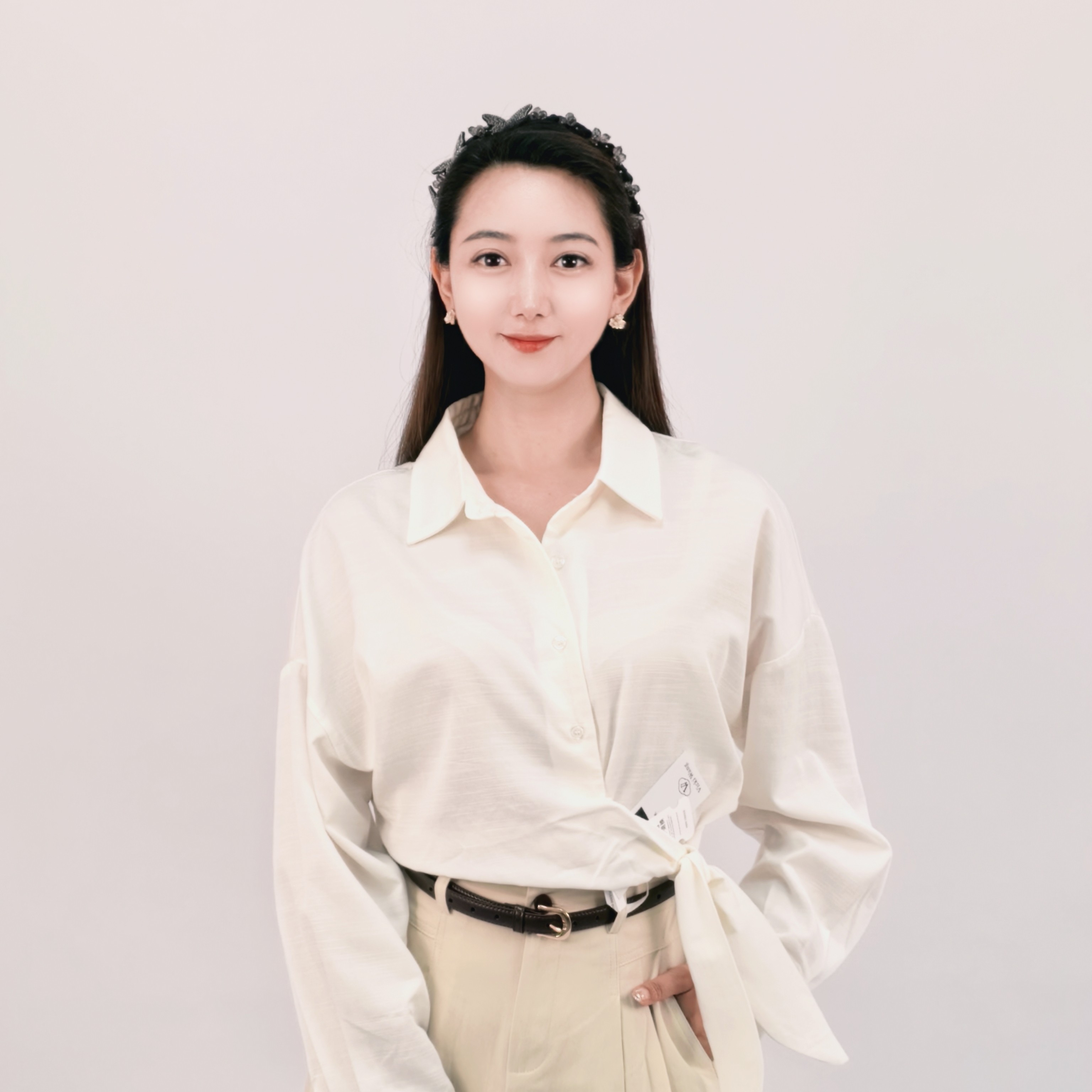 慵懒风纯白系带宽松衬衫