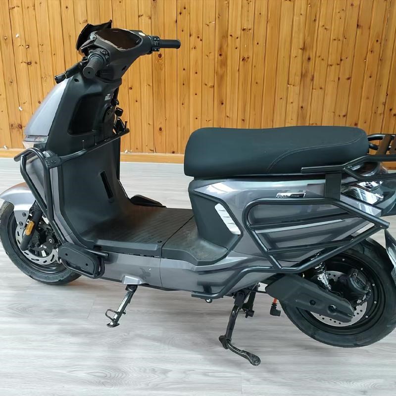 适用于金箭f60s护杠电动车保险杠防撞杆后尾架改装配件后备箱货架