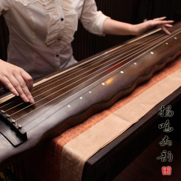 【扬鸣古琴】专业演奏琴老杉木纯手工纯生漆落霞古琴 送琴桌送15