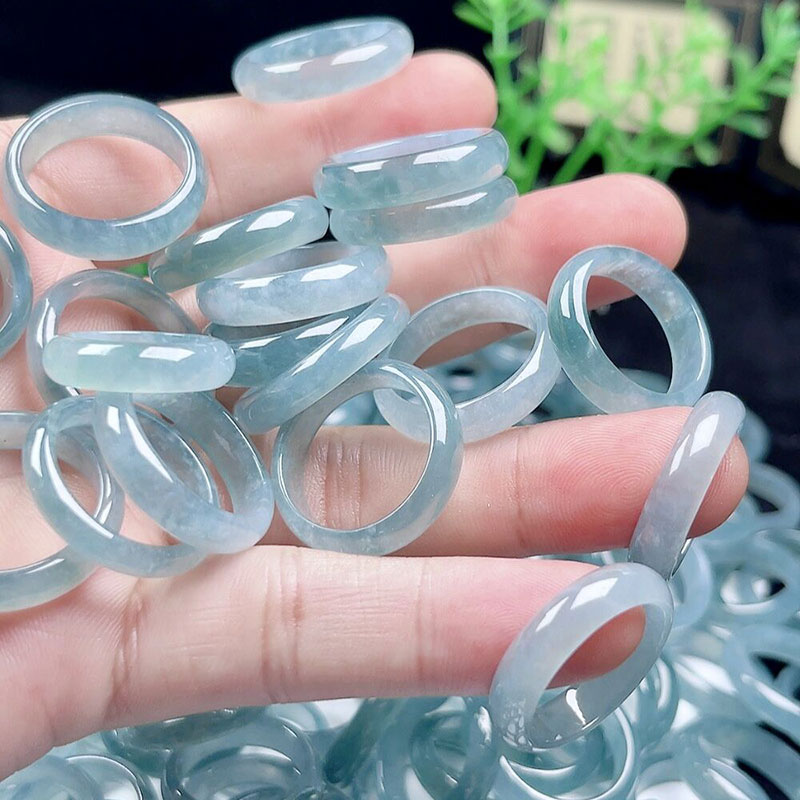 冰种天空蓝刚冰绿翡翠指环 玉戒指 天然A货玉石戒圈 高光感轮胎版