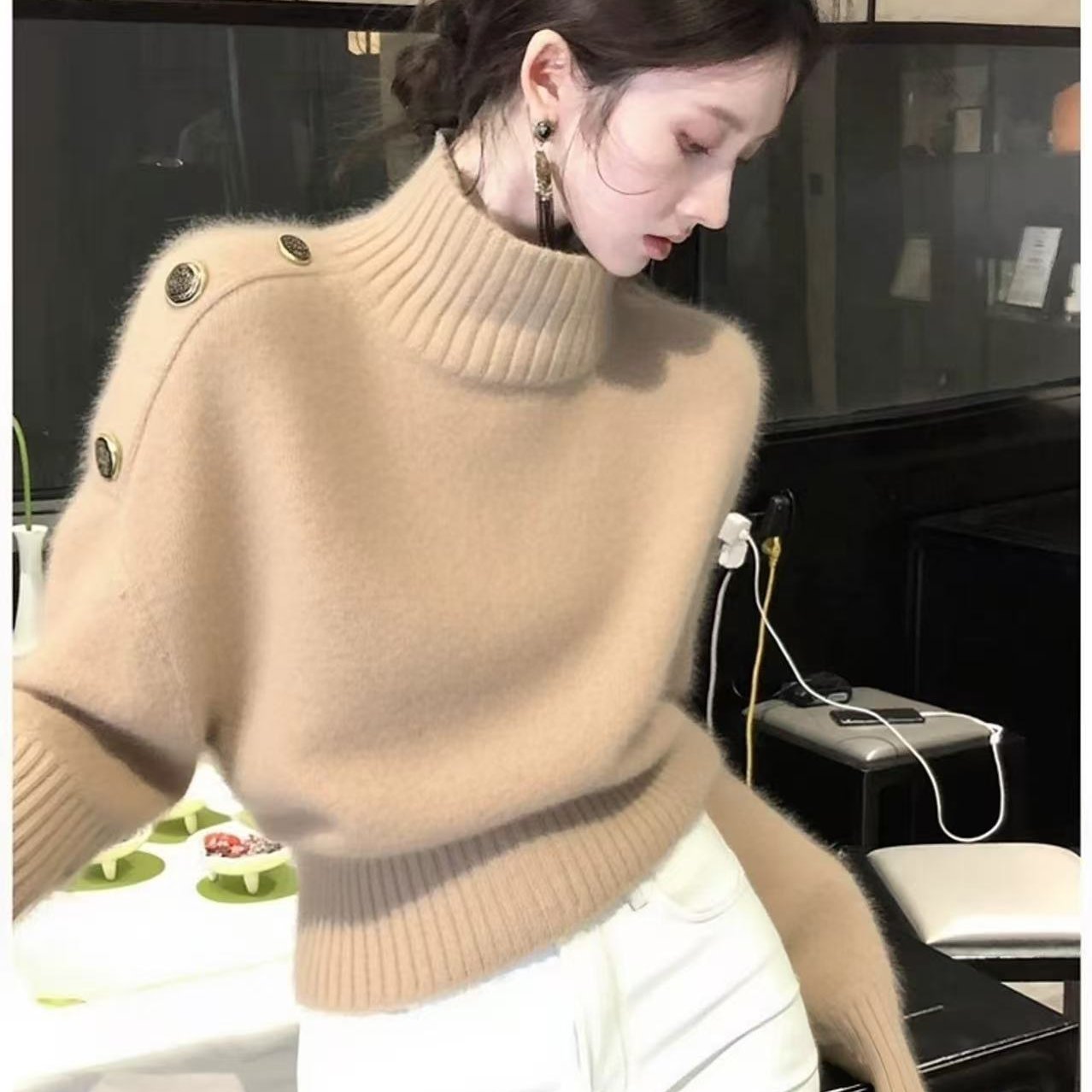 2025绝美秋冬气质氛围感轻熟漂亮时尚淡人高知穿搭卡其色毛衣上衣