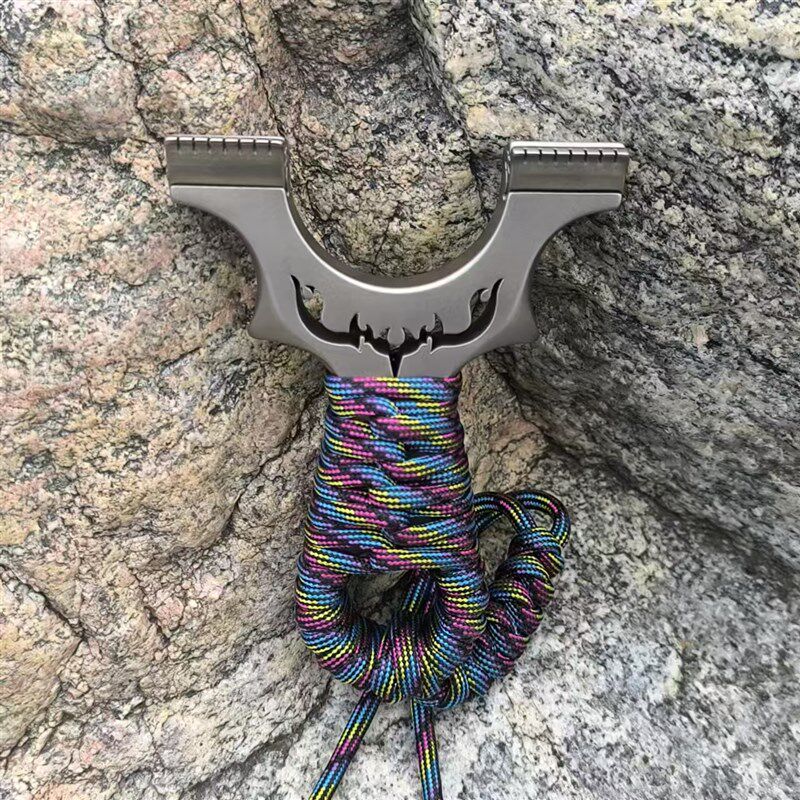 钛合金小火牛扁皮弹弓小巧一体成型夹片户外直板夹片弹弓精准