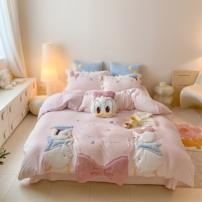 卡通女孩贴布刺绣保暖牛奶绒四件套珊瑚绒被套床单防Y静电床品冬