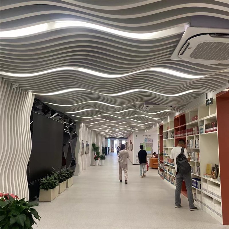 弧形方通吊顶异型铝树波浪造型木纹铝单板拉弯方管铝格栅门头定制