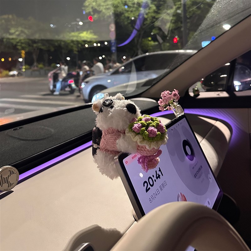 汽车中控摆件小狗西高地捧花车载装饰品趴趴玩偶ETC支架高级感女