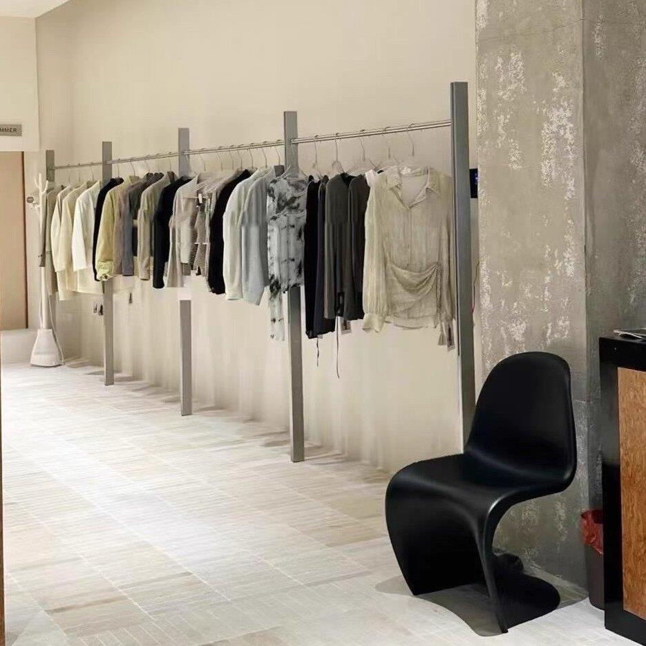 服装店展示架不锈钢黑色上墙架女装落地式陈列架简约货架挂衣架子