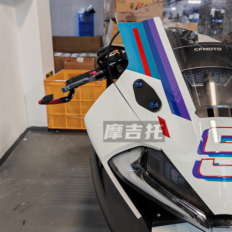 适用春风675SR改装后视镜堵盖 反光镜移除堵盖 装饰盖帽配件