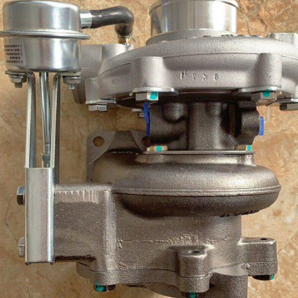 配一汽青岛4DLD-18E5发动机1118010-C20-JH30 HP60涡轮增压器机泵