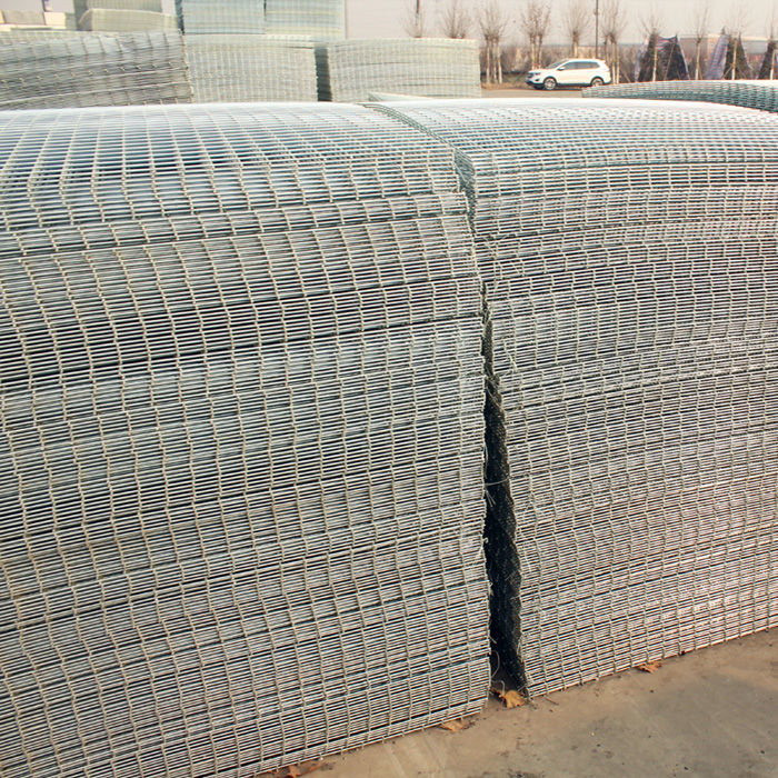 镀锌铁丝网铁网格网片加粗养殖网围栏电焊铁丝网围栏镀锌鸟笼网片