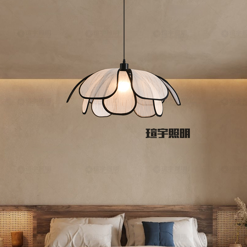 餐厅灯吊灯2024n新款法式花朵主卧家用吧台书房花瓣中古风卧室灯
