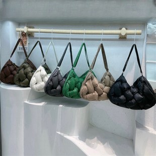 cos风设计感云朵包女大容x量小众超轻充棉羽绒包单肩斜挎托特包