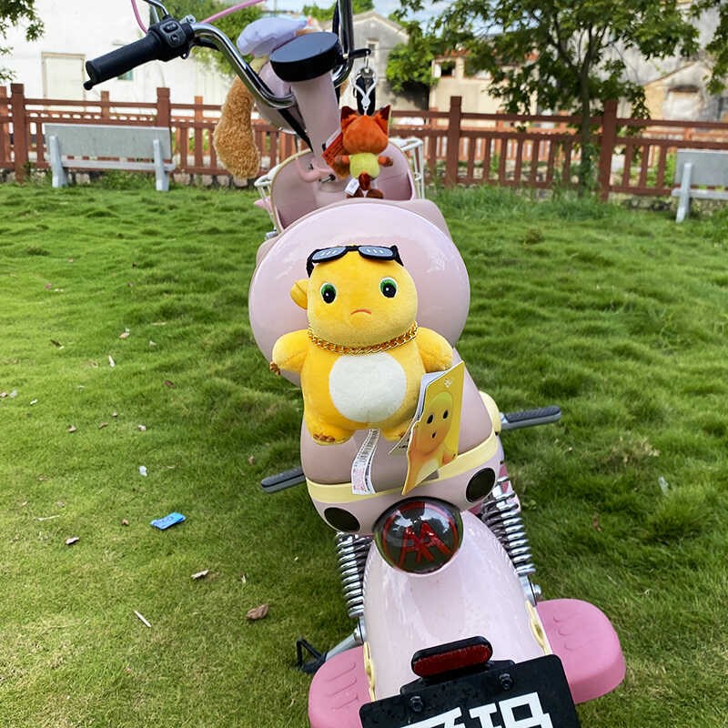 卡通创意大佬奶龙电动车装饰小配件可爱车尾挂件摩托车配饰可拆卸