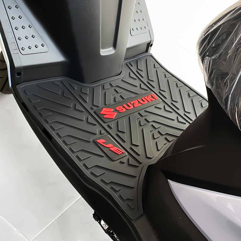 适用铃木UE125T摩托车橡胶脚垫优驿125踏板垫防水防滑耐磨好打理