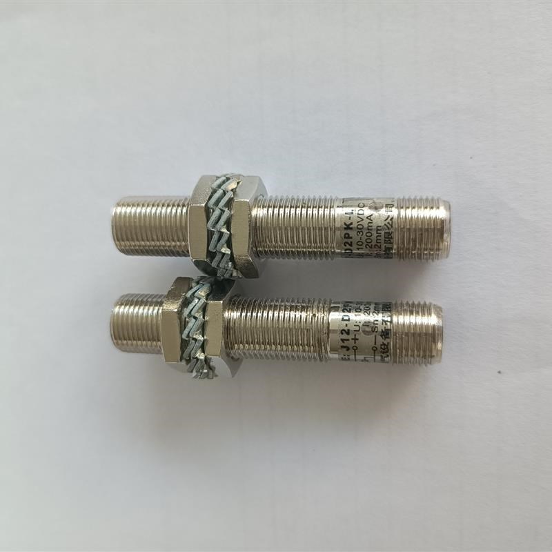 插座式接近开关 J12-D2PK-L,如下图实物拍摄,便宜处