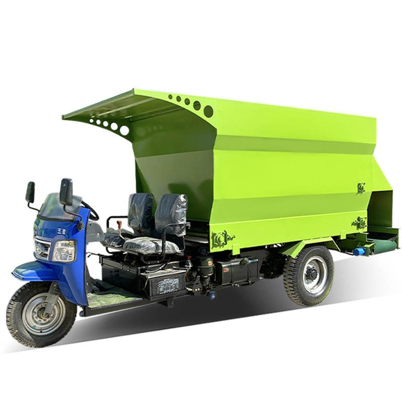 大马力三轮撒料车厂家喂牛方式操作的柴油撒料车喂料投料机